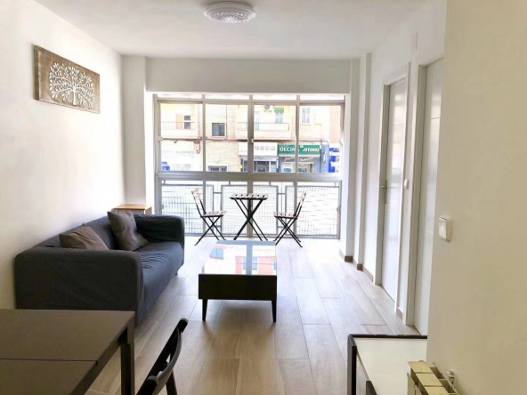 【马德里5号地铁Urgel精装整租】三室二厅一卫〖即日起租〗缩略图